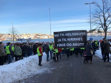 Protest mot foreslått fødekutt og sammenslåing med fødeavdelingen i Molde